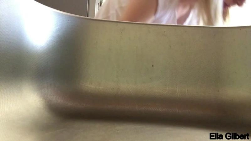 EllaGilbert Small Kitchen Sink Poop [FullHD] (2021)