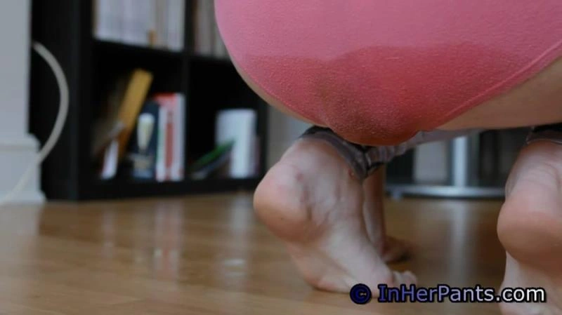 JessicaKay Pippa Poops her thin Stretchy Leggings [FullHD] (2021)