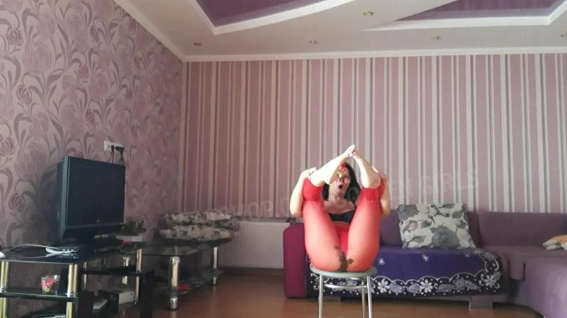 Svetlana Tatiana shit in red leggings [FullHD] (Scatshop/2021)