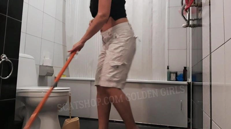 Svetlana Crap while cleaning [FullHD] (Scatshop/2021)