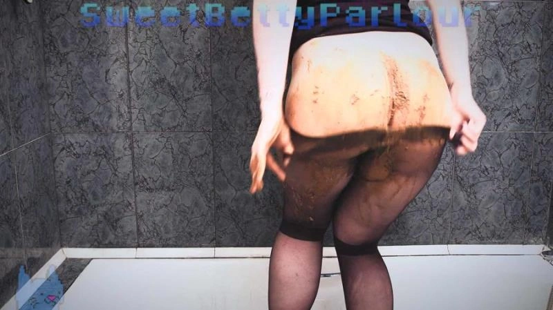 DirtyBetty Shit and Piss after Hard Work [FullHD] (Scatshop/2021)