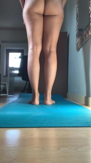 Morning yoga with kinkycat [UltraHD/2K] (2021)