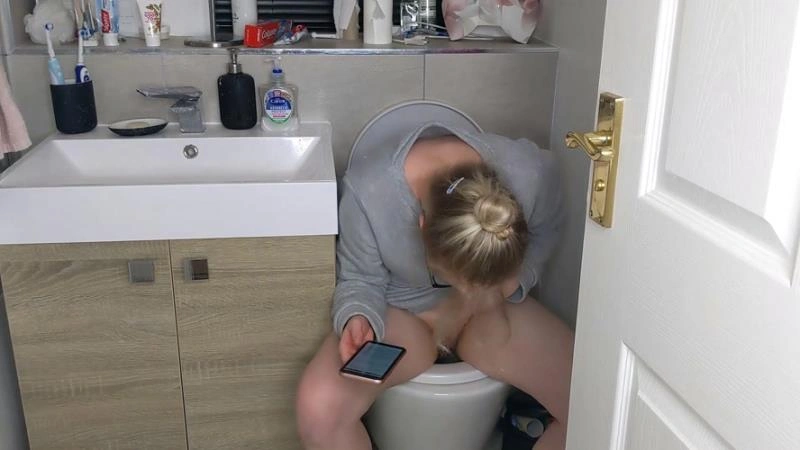 PooGirlSofia Talking on the toilet whilst shitting [FullHD] (2022)