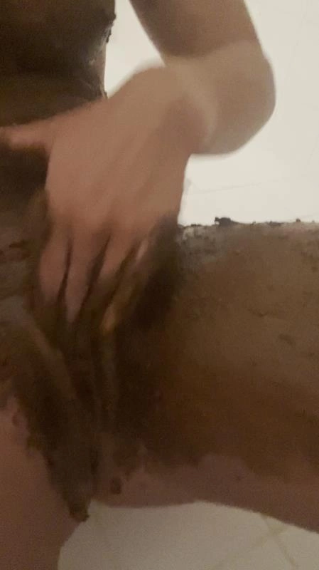 venuslovexx Hot girl smearing poo [SD] (2025)