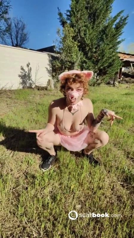 Malafalda Pig Peeing On Lawn P1 [SD] (2025)