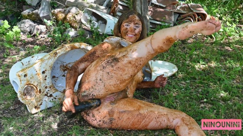 Ninounini REAL HUMAN PUBLIC TOILET EATS SHIT (ENG SUBS) [UltraHD/4K] (2025)