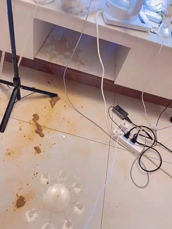 44 Chinese Poo [SD] (2025)