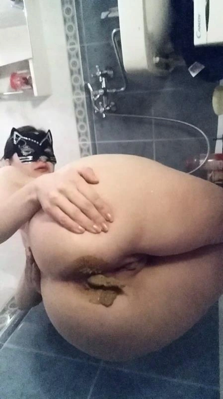 nastygirl Sitting and total smearing in bathroom [SD] (2025)