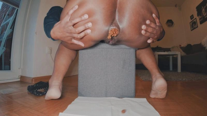 Hard ebony poop in living room [UltraHD/4K] (2026)