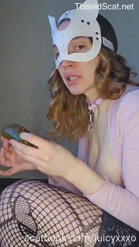 Juicy Shoves a Big Pickle Deep in Her Ass Then Pulls It Out and Eats It Covered in Shit. P1 [SD] (2026)