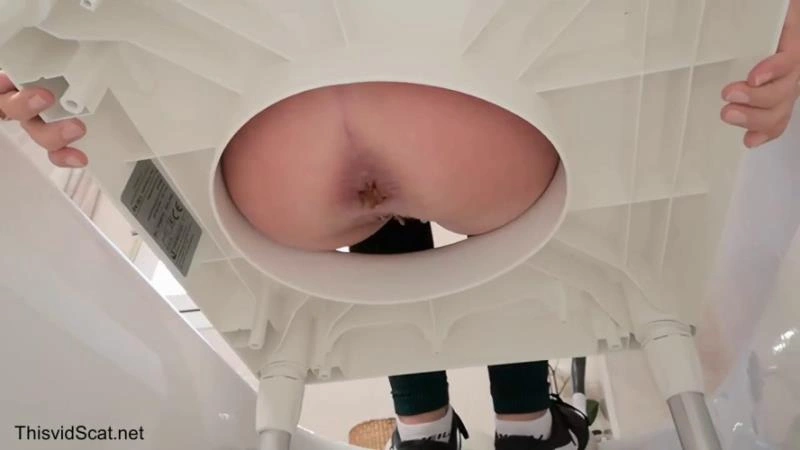 Shitting in the Bathtub Through Chair. P1 [HD] (2026)