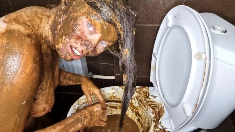 Scatlina DINNER IN AN ABANDONED RESTAURANT OR SHIT 5 WITH 17 PILES OF SHI [FullHD] (2026)
