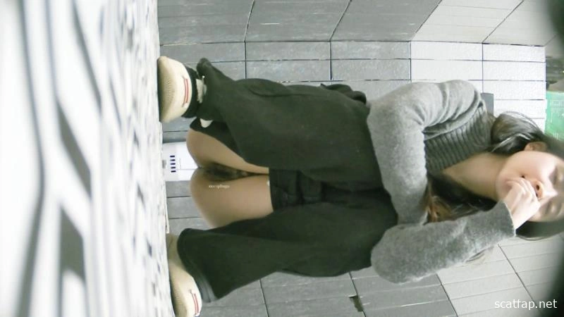 Black Pants Down, Chinese Girl Pees P1 [2K] (2026)