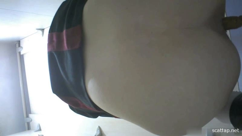 Chinese Girl Pees With Skirt Lifted P1 [HD] (2026)